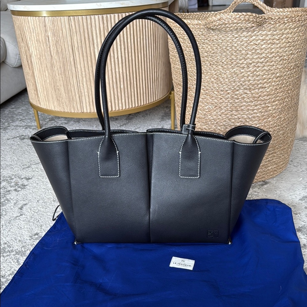 Classic Black Leather Tote - Unbranded